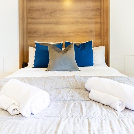 Central City Charm: Pet-Friendly Studio Christchurch Ngoại thất bức ảnh