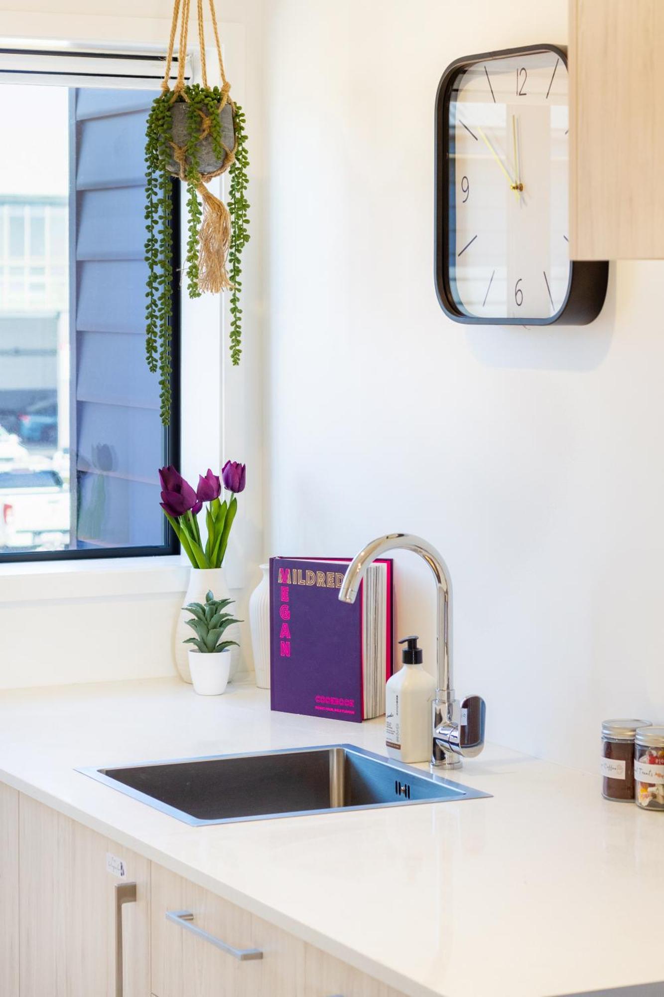 Central City Charm: Pet-Friendly Studio Christchurch Ngoại thất bức ảnh